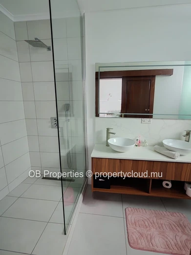 Appartement d’Exception de 3 Chambres avec Vue Mer