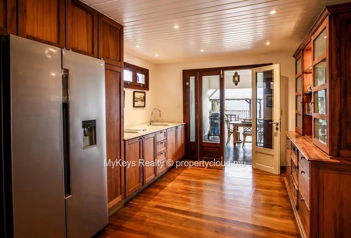 Beachfront Living - Panoramic Lagoon Views - Premium Features