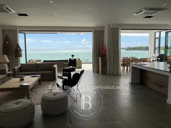 Grand Baie - Seafront Penthouse With 4 Bedrooms