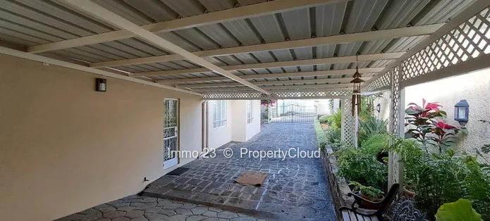 House / Villa - 6 bedrooms - Roches Brunes - Ref. MA85910VE