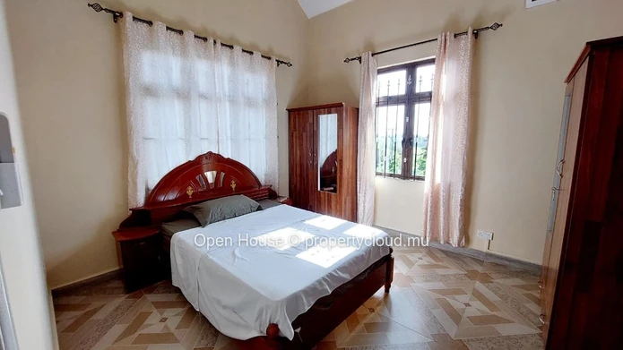 4-Bedroom Villa with Private Pool to Rent in Calodyne