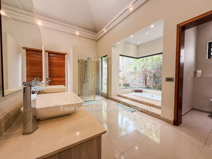 Exceptional Single-Storey 4-Bedroom Villa With Swimming Pool And Large Landscaped Garden – Grand Baie