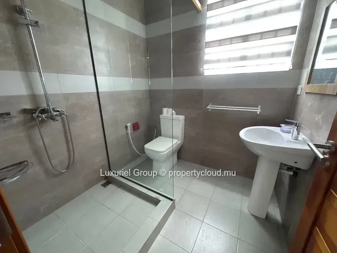 Family Villa With Pool For Rent – Péreybère