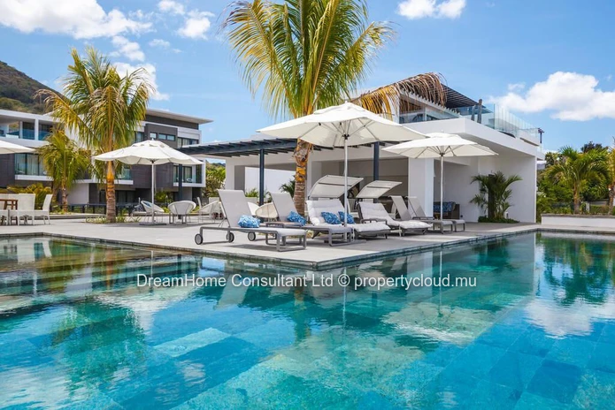Luxueux appartement de 2 chambres en front de mer avec piscine privée