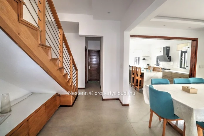 Viila avec 4 chambres, un espace bureau et une cuisine entièrement équipée