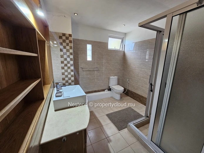 3 bedrooms apartment well located 