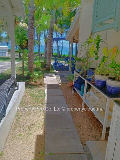 Duplex meublé sur la plage près du lagon