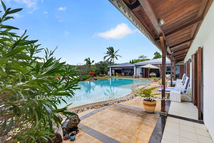 An Exceptional Waterfront Estate on Îlot Fortier