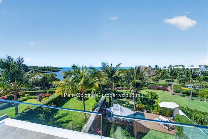 Maison de ville de 4 chambres avec piscine privée à vendre à Azuri Ocean & Golf Village, Île Maurice (Mandat exclusif)