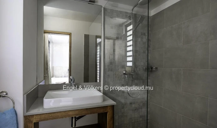 FOR SALE - Luxury 4-Bedroom En-Suite Villa in Black River