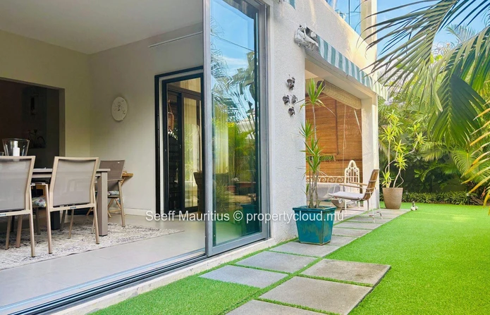 Contemporary Garden Apartment for Rent in La Preneuse
