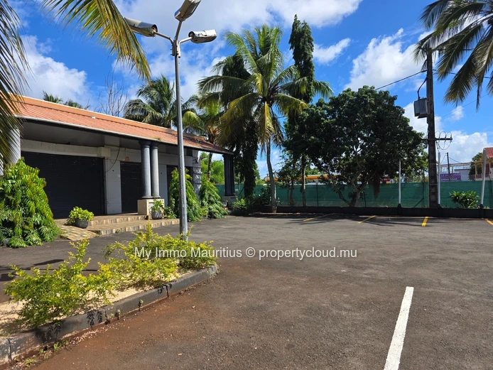 LOCAL COMMERCIAL À LOUER 1200 m2– ARSENAL