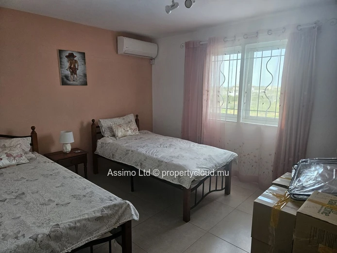 Spacious 5-bedroom family home for sale in Le Mahe, BEAU VALLON.