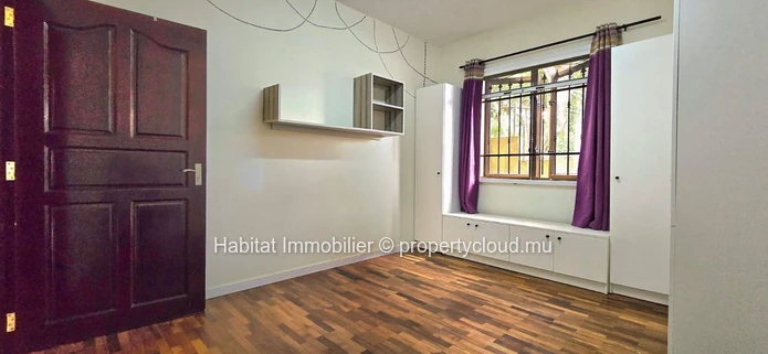 Bel appartement non meublé de 132 m² idéalement situé au rez-de-chaussée d'une résidence à Montagne Ory, Moka