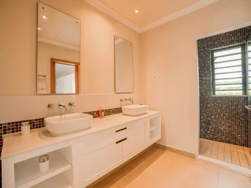 5 Bedroom Villa