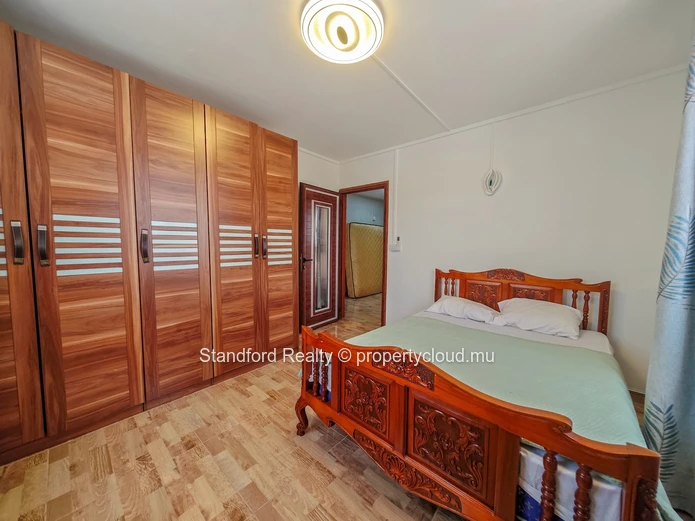 Modern First-Floor Apartment with Open-Plan Kitchen & Private Entrance – Mont Choisy