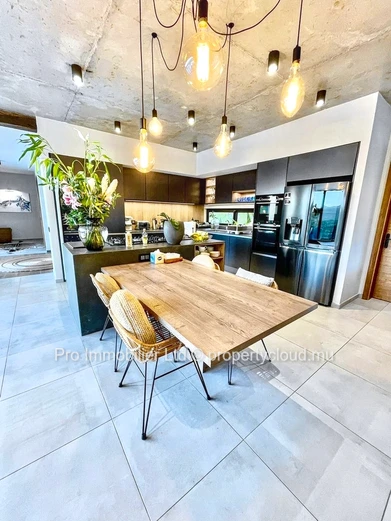Stunning Fully Furnished Villa in Sought-After Palmyre Black River.