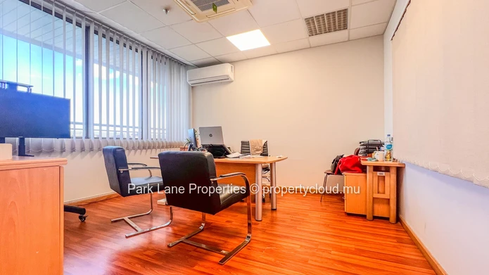 Vivez l’Excellence : Votre bureau panoramique à Ebène !