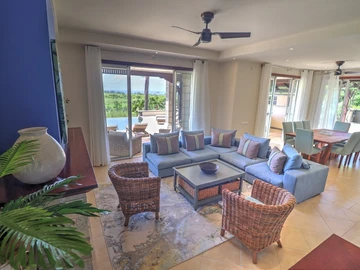 Spectacular colonial-style 4-bed villa 