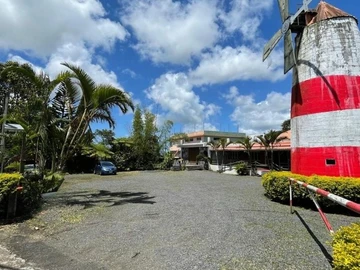 Charming Restaurant Oasis for Sale in Iconic, Serene Location