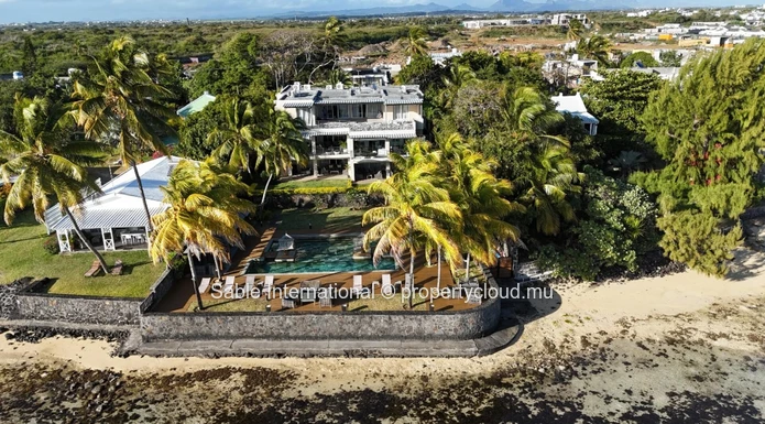Appartement en bord de mer avec une vue imprenable sur la mer - 3 chambres, piscine commune, entièrement meublé.