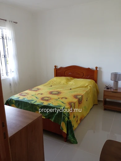 À Louer RDC Neuf, Entièrement Meublé, Sécurisé - 3 Chambres, Climatisation, Grand Baie/Pereybere - Animaux Bienvenus !