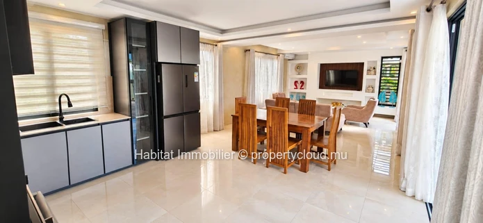 To rent: House of 260 m² in Pointe aux Piments 