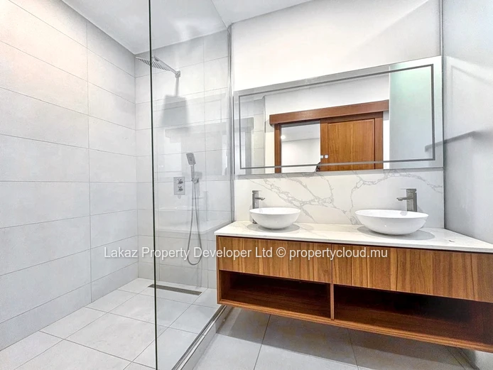 Luxurious 3-Bedroom Apartment in Pointe aux Canonniers - accessible for Foreigners