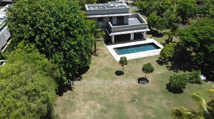 Villa PDS de 497 m² avec piscine à vendre à Rivière Noire