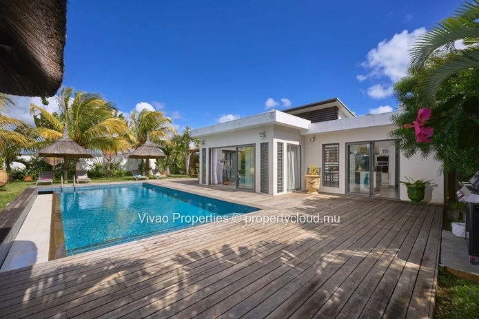RES villa, accessible to non-Mauritians, for sale in Grand Baie, 362m² of living space, 1,185m² plot, 4 bedrooms, off...