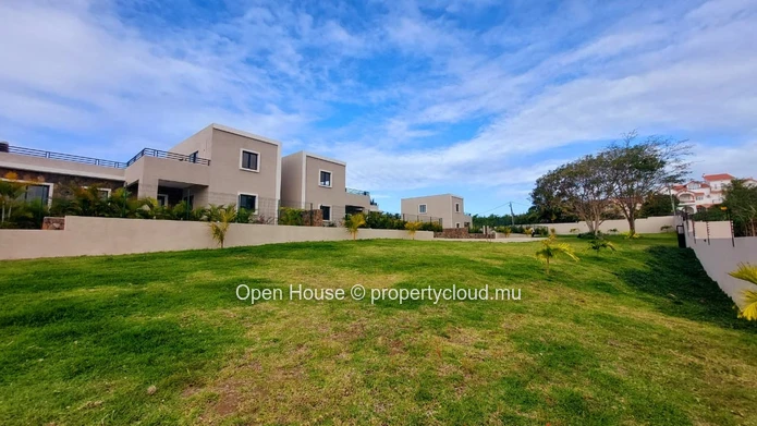 Luxury Furnished Duplex with Private Pool in Calodyne