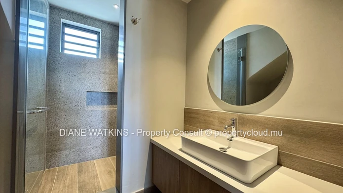 Contemporary 3-Bedroom Apartment for Rent in Tamarin | Sea View | 130 m²
