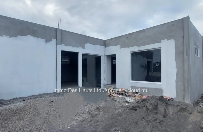 commercial outlet for long term rental Surinam 