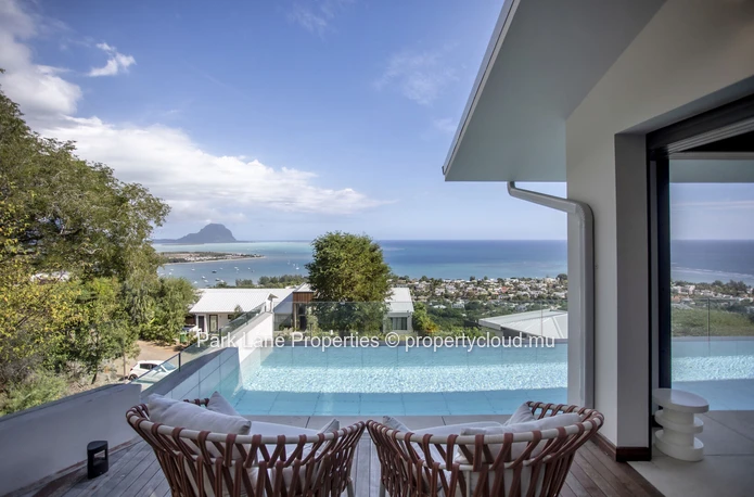 Villa Panorama — Surplombant la Mer