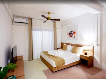 8 Bedroom Apartment