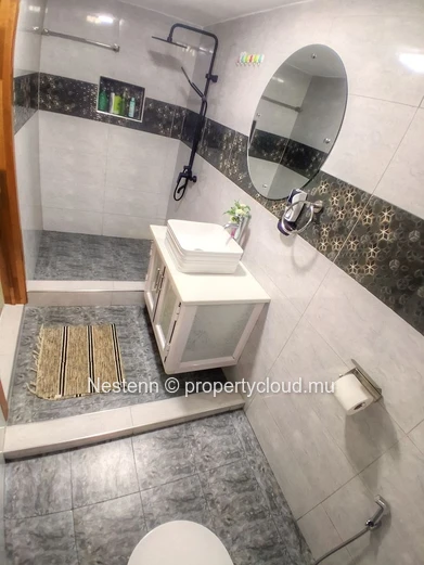 Beautiful And Spacious 5-Bedroom Villa With Pool