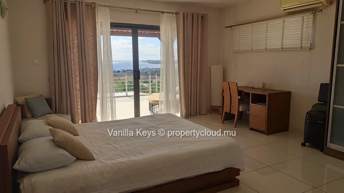 Gorgeous Duplex with views on long term rental in Tamarin