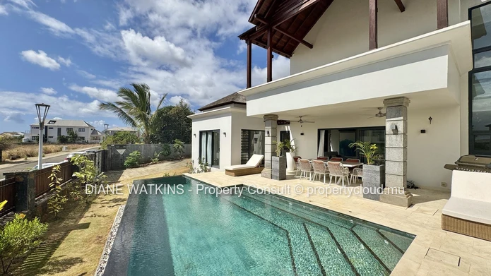 Harmonie et Élégance – Villa de 4 Chambres à Louer avec Piscine et Bureau à Flic en Flac