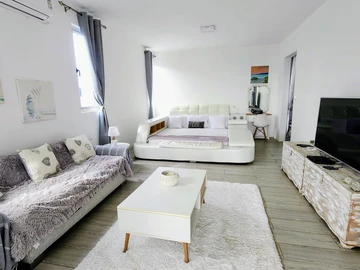 6 Bedroom Villa