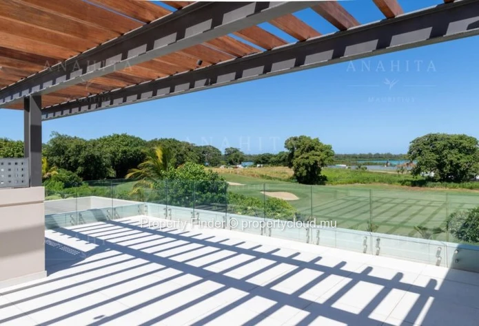 Une Villa Luxueuse avec Vue sur le Golf, Piscine Privée et Terrasse sur le Toit