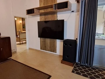 6 Bedroom House