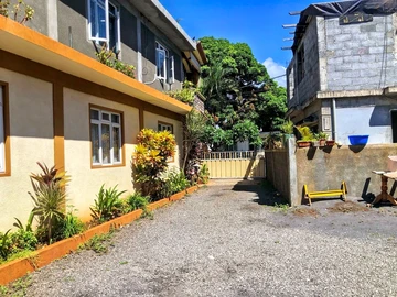 Vente de 3 Lots – Maison en Copropriété + Terrain Entièrement Clôturé à Cassis, Port Louis