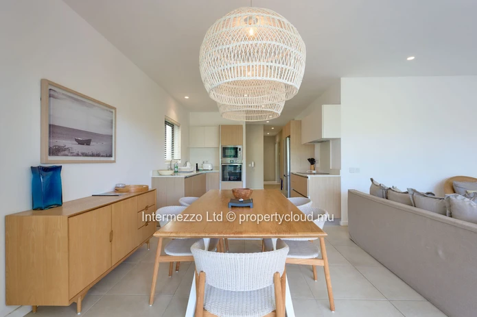 Appartement R+2 Pointe aux Canonniers — 131m², 3 chambres, piscine, meublé & équipé | Prix : 580 000 €