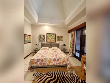 6 Bedroom Villa