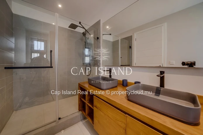 Appartement 3 chambres en première ligne pieds dans l’eau