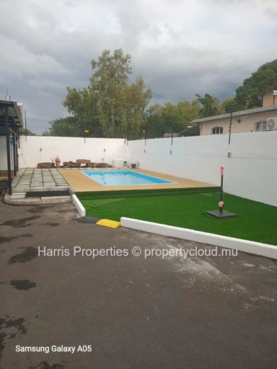 Villa entièrement rénovée à louer à Roches Noires