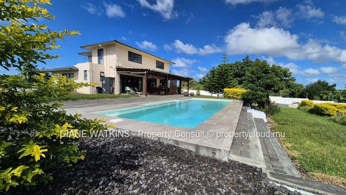 Elegant Countryside Home in Mon Désert – A Rare Gem with Mountain & Sea Views