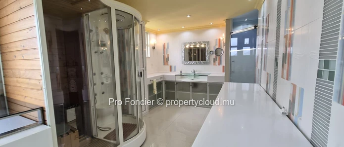 Duplex apartment for rent in Quatre-Bornes – Spacious living areas & fully furnished