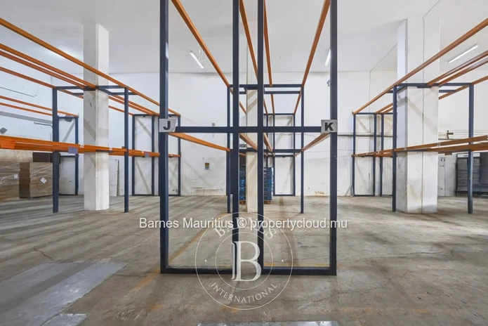 RICHE TERRE - Entrepôt - 414 m²