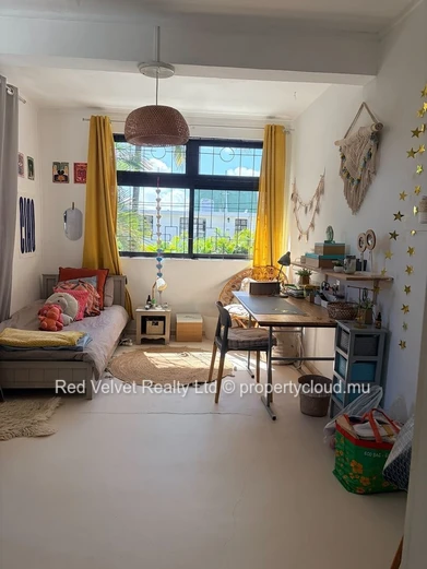 Maison de 5 chambres avec piscine au sel à vendre à Sodnac, Quatre Bornes Découvrez cette magnifique maison de 5 cham...